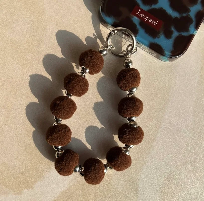 آویز توپی مخملی قهوه ای